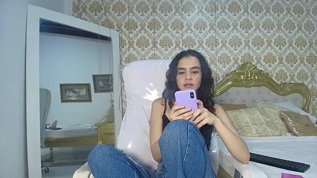 JessB  online show from November 8, 2025, 7:56 pm