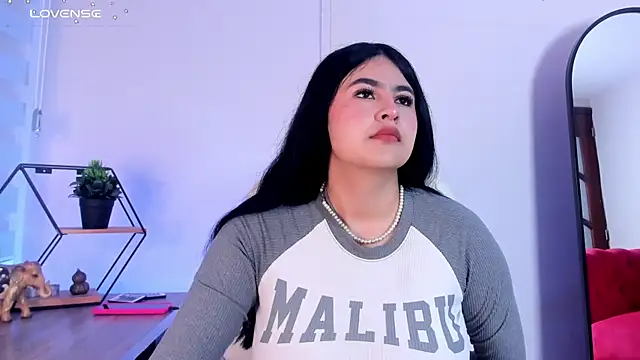 Emma  clark  online show from November 22, 2025, 12:26 pm