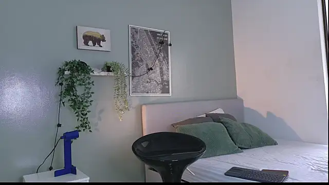 Snapshot of Nickifox__ chatting on November 19, 2025, 7:25 pm Nickifox online show from November 19, 2025, 7:25 pm