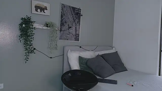 Snapshot of Nickifox__ chatting on November 24, 2025, 7:35 pm Nickifox online show from November 24, 2025, 7:35 pm