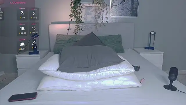 Snapshot of Nickifox__ chatting on November 27, 2025, 8:00 pm Nickifox online show from November 27, 2025, 8:00 pm