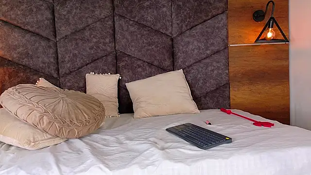 Snapshot of Nickifox__ chatting on November 28, 2025, 8:06 am Nickifox online show from November 28, 2025, 8:06 am