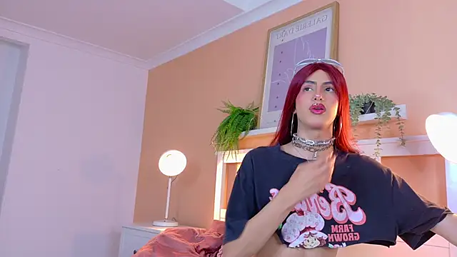 Snapshot of Nickifox__ chatting on December 3, 2025, 7:34 pm Nickifox online show from December 3, 2025, 7:34 pm