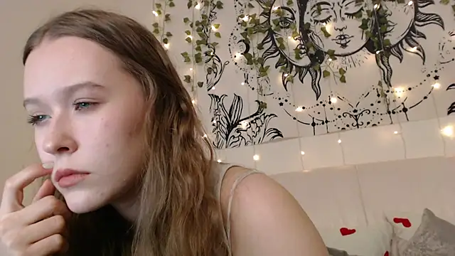 Snapshot of MandyMils chatting on November 8, 2025, 3:23 pm MandyMils online show from November 8, 2025, 3:23 pm