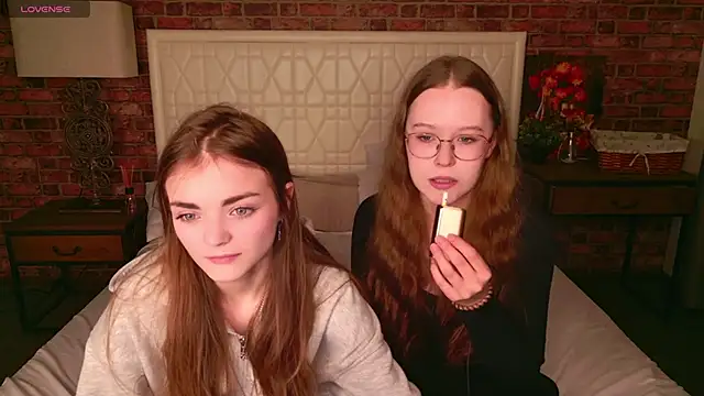 Snapshot of MandyMils chatting on November 23, 2025, 1:22 pm MandyMils online show from November 23, 2025, 1:22 pm