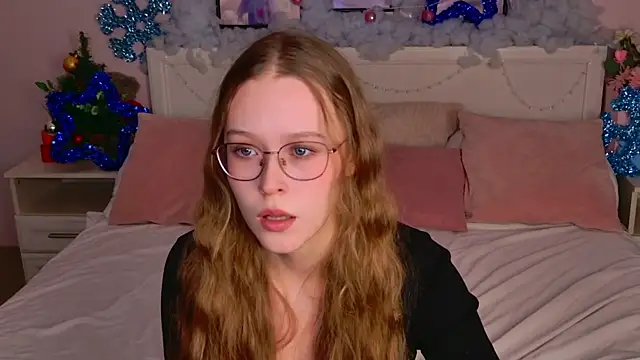 Snapshot of MandyMils chatting on December 14, 2025, 2:22 pm MandyMils online show from December 14, 2025, 2:22 pm