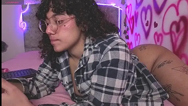 LuckySwagson online show from November 16, 2025, 3:12 am