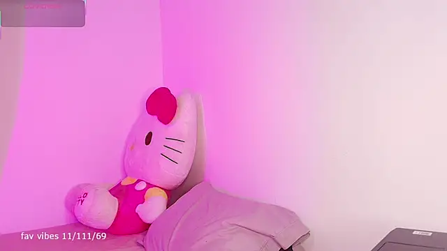 dulceangel   online show from September 12, 2025, 2:11 am