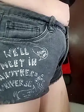 tany90 online show from October 8, 2025, 7:33 pm