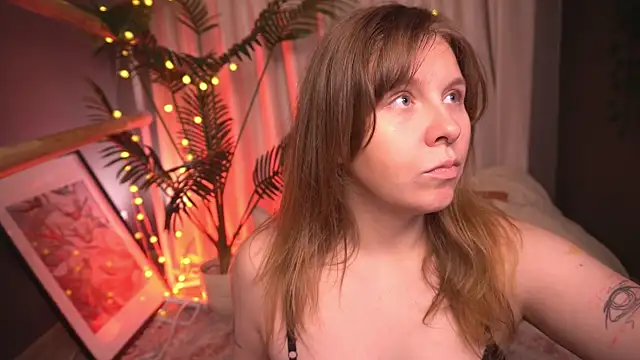 Snapshot of Sense_Of_Rosemary chatting on November 18, 2025, 7:24 am Sense Of Rosemary online show from November 18, 2025, 7:24 am