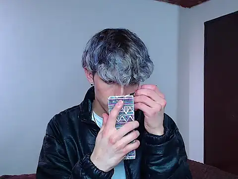 john vichenso online show from November 5, 2025, 9:04 pm