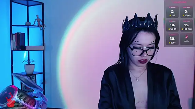 girldom online show from November 12, 2025, 3:34 pm