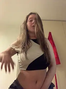 Snapshot of VesnaCrystal chatting on September 30, 2025, 8:36 pm VesnaCrystal online show from September 30, 2025, 8:36 pm