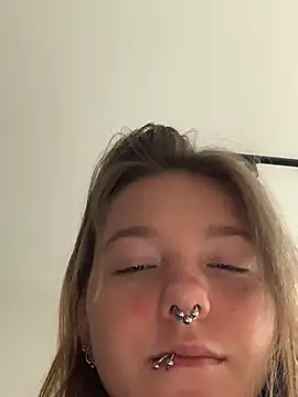 Snapshot of VesnaCrystal chatting on October 11, 2025, 8:24 am VesnaCrystal online show from October 11, 2025, 8:24 am