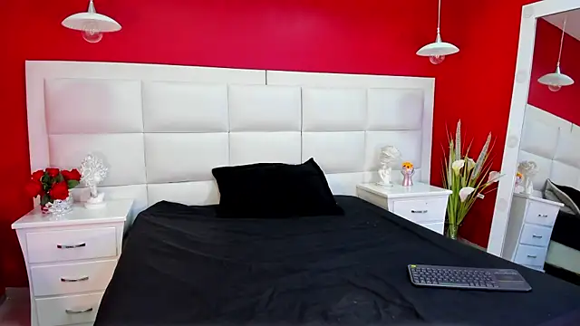 Snapshot of Michelle_Lewis_ chatting on September 11, 2025, 12:49 pm Michelle Lewis online show from September 11, 2025, 12:49 pm