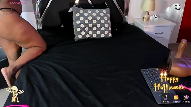 Snapshot of Michelle_Lewis_ chatting on October 31, 2025, 4:52 pm Michelle Lewis online show from October 31, 2025, 4:52 pm