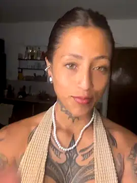 rih4nnna online show from December 16, 2025, 4:06 am