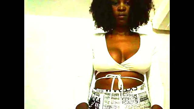 Snapshot of DesiredQueen25 chatting on September 15, 2025, 10:59 am DesiredQueen25 online show from September 15, 2025, 10:59 am