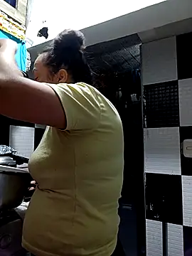 Snapshot of Lady_16 chatting on November 16, 2025, 9:53 pm Lady 16 online show from November 16, 2025, 9:53 pm