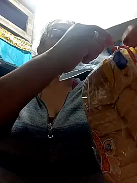 Snapshot of Lady_16 chatting on December 2, 2025, 1:55 am Lady 16 online show from December 2, 2025, 1:55 am