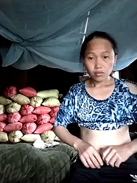 Snapshot of PhamPm70 chatting on November 7, 2025, 12:32 am PhamPm70 online show from November 7, 2025, 12:32 am