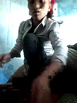 Snapshot of PhamPm70 chatting on November 27, 2025, 5:42 am PhamPm70 online show from November 27, 2025, 5:42 am