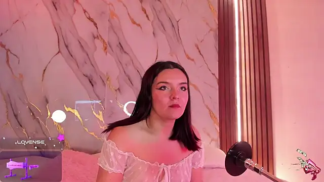 alicecute77 online show from September 26, 2025, 3:21 am