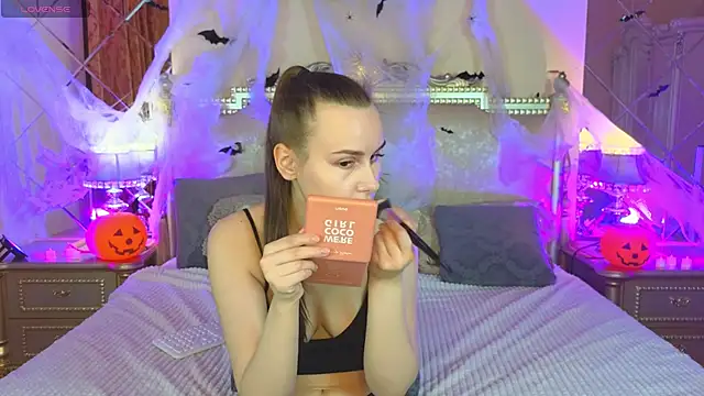 Snapshot of Kelly_Cartier chatting on October 27, 2025, 12:42 pm Kelly Cartier online show from October 27, 2025, 12:42 pm