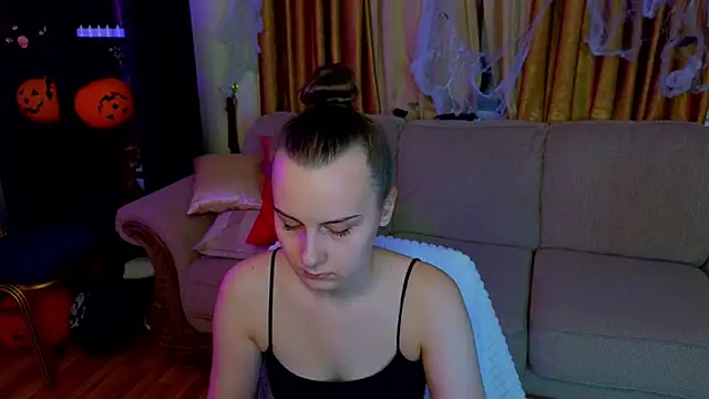 Snapshot of Kelly_Cartier chatting on October 29, 2025, 12:18 pm Kelly Cartier online show from October 29, 2025, 12:18 pm