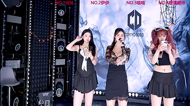 Snapshot of cdyyds001 chatting on November 19, 2025, 10:15 am cdyyds001 online show from November 19, 2025, 10:15 am