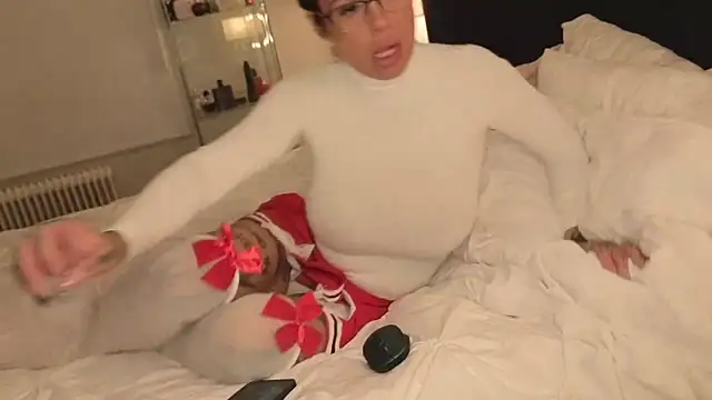 sexygilf82 online show from September 26, 2025, 9:08 pm