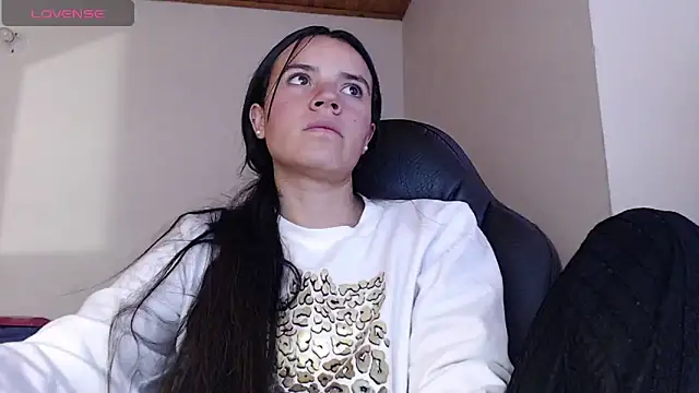 Snapshot of Skylar_Serenity chatting on November 27, 2025, 6:54 pm Skylar Serenity online show from November 27, 2025, 6:54 pm