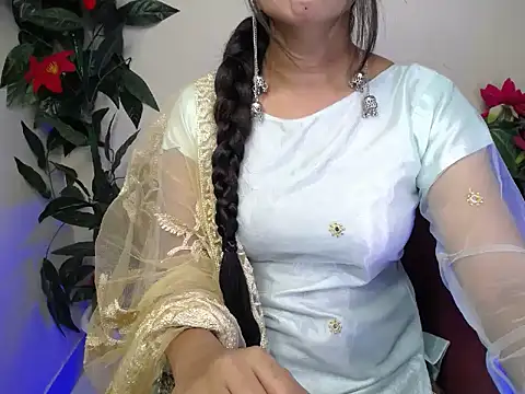 Snapshot of Little_queenn chatting on September 11, 2025, 1:11 pm Little queenn online show from September 11, 2025, 1:11 pm