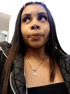 Snapshot of theLayla_DH chatting on October 21, 2025, 11:27 pm theLayla DH online show from October 21, 2025, 11:27 pm