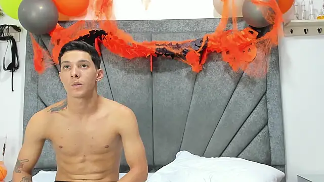 ZafiroAndFlynn online show from October 26, 2025, 8:48 pm