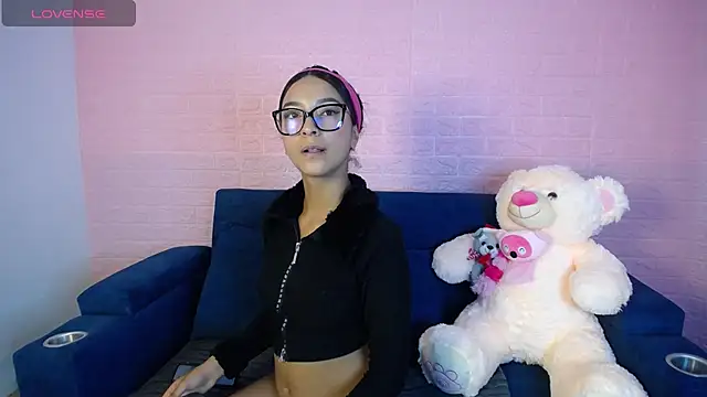 Natasha evans18 online show from November 13, 2025, 3:27 am