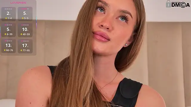 Snapshot of SkylarVoxx chatting on December 2, 2025, 1:17 pm SkylarVoxx online show from December 2, 2025, 1:17 pm