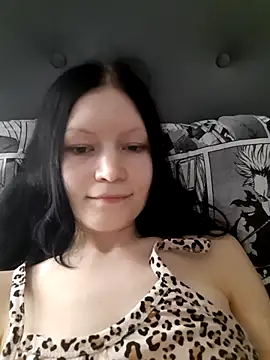 Snapshot of DragonFoxie chatting on September 8, 2025, 5:01 pm DragonFoxie online show from September 8, 2025, 5:01 pm