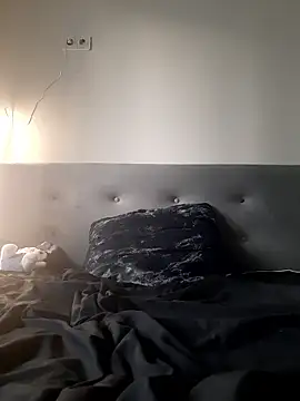 Snapshot of DragonFoxie chatting on September 12, 2025, 3:23 pm DragonFoxie online show from September 12, 2025, 3:23 pm