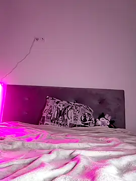 Snapshot of DragonFoxie chatting on December 16, 2025, 2:00 pm DragonFoxie online show from December 16, 2025, 2:00 pm