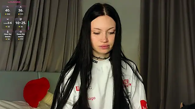 Snapshot of Alice_1n_Wonderland_ chatting on November 5, 2025, 6:08 pm Alice 1n Wonderland online show from November 5, 2025, 6:08 pm