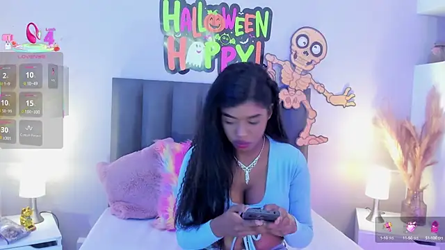 KendraChavez  online show from October 9, 2025, 9:02 pm