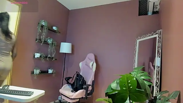 KendraChavez  online show from November 4, 2025, 9:14 pm