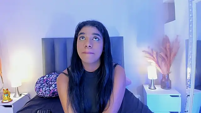 KendraChavez  online show from November 14, 2025, 9:46 pm