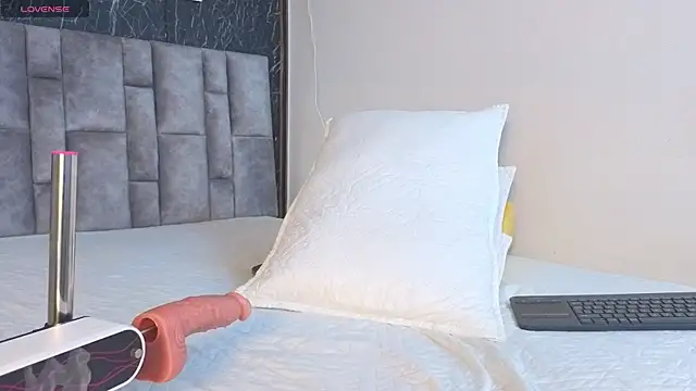 Snapshot of emily_vermont chatting on November 8, 2025, 4:01 am emily vermont online show from November 8, 2025, 4:01 am