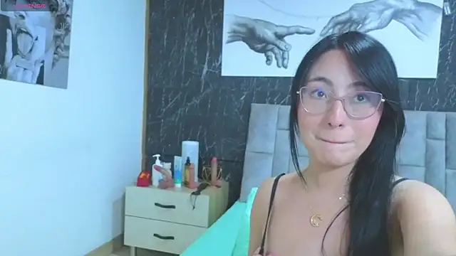 Snapshot of emily_vermont chatting on December 14, 2025, 3:45 am emily vermont online show from December 14, 2025, 3:45 am