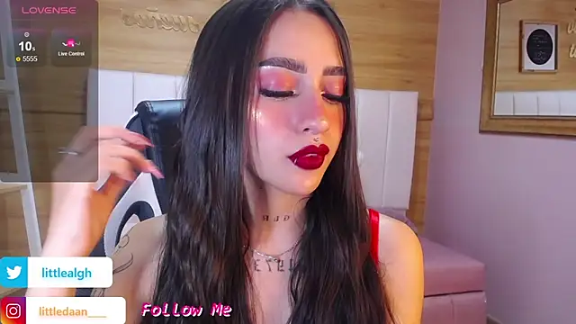 Snapshot of Abril_Velvet_a_ chatting on October 3, 2025, 1:08 pm Abril Velvet a online show from October 3, 2025, 1:08 pm