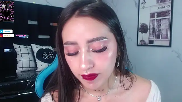 Snapshot of Abril_Velvet_a_ chatting on October 17, 2025, 1:20 am Abril Velvet a online show from October 17, 2025, 1:20 am