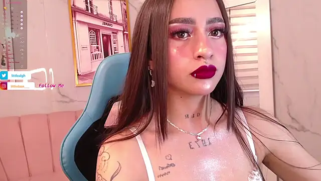 Snapshot of Abril_Velvet_a_ chatting on October 17, 2025, 1:35 pm Abril Velvet a online show from October 17, 2025, 1:35 pm