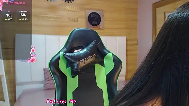 Snapshot of Abril_Velvet_a_ chatting on November 20, 2025, 7:13 pm Abril Velvet a online show from November 20, 2025, 7:13 pm